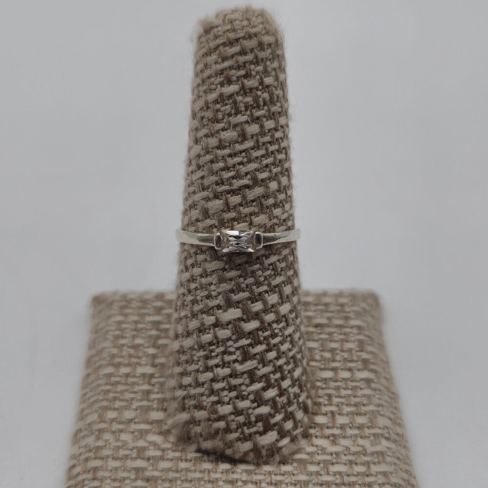 Size 7 Sterling Silver Small Rectangle Cubic Zirconia Band Ring A3871